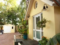 Hunneyball House 