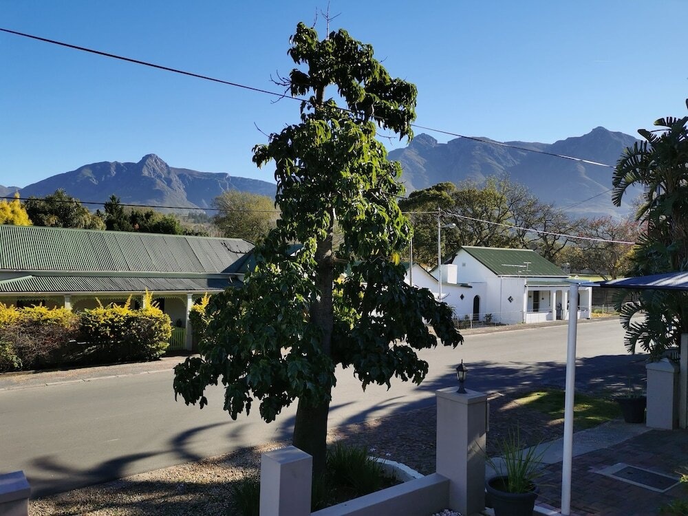 Flametree Guesthouse 