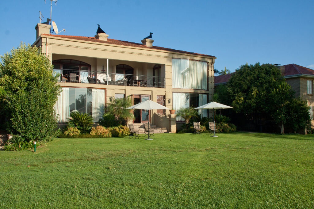 Leopardsong Manor 