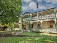 Grove Manor 4*