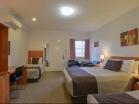 Cadman Motor Inn and Apartments 
