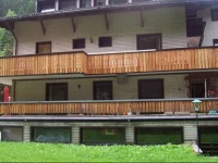 The Treehouse Backpacker Hotel 