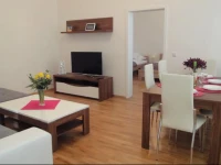 Four Seasons Apartment 