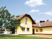 Holiday home Zrinyi Utca-BalatonboglГЎr 