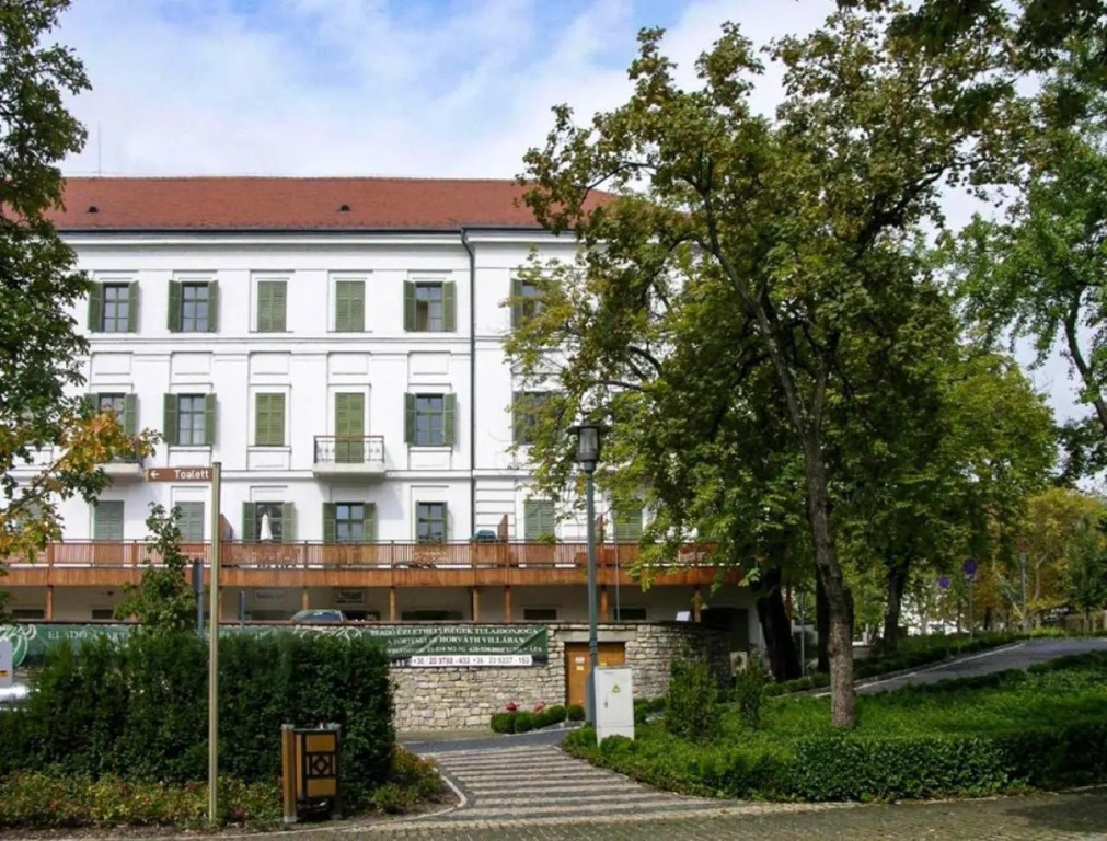 Horvath House Apartment 