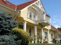 TopГЎz ApartmanhГЎzak 