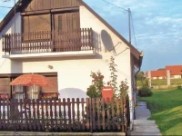 Holiday home HГЎrsfa utca-Balatonlelle 