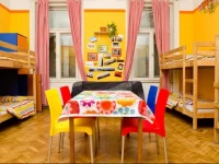Colors Budapest Hostel & Apartment 