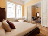 Elegant Classical Apartment 
