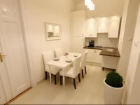 EstherвЂ™s Fashion Street Luxury Apartment 