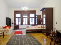 Red Trees Apartment 