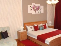 NapfГ©ny ApartmanhГЎz 