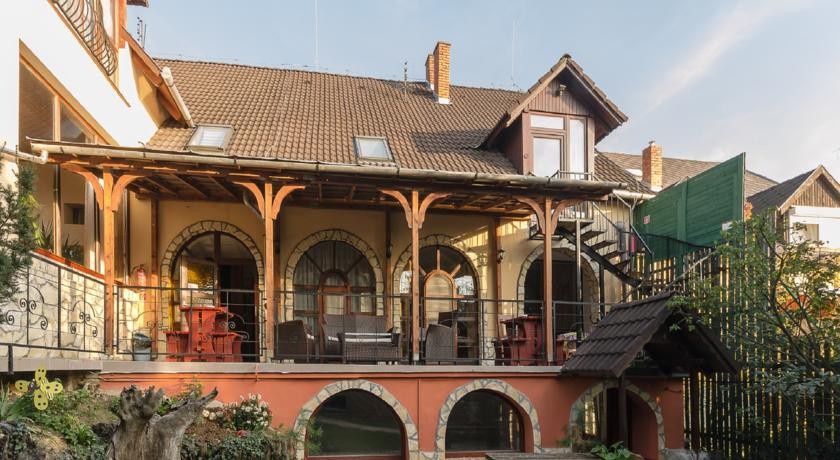 LegГЎnyi ApartmanhГЎz 