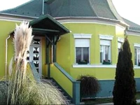 Kont PanziГі Г©s ApartmanhГЎzak 
