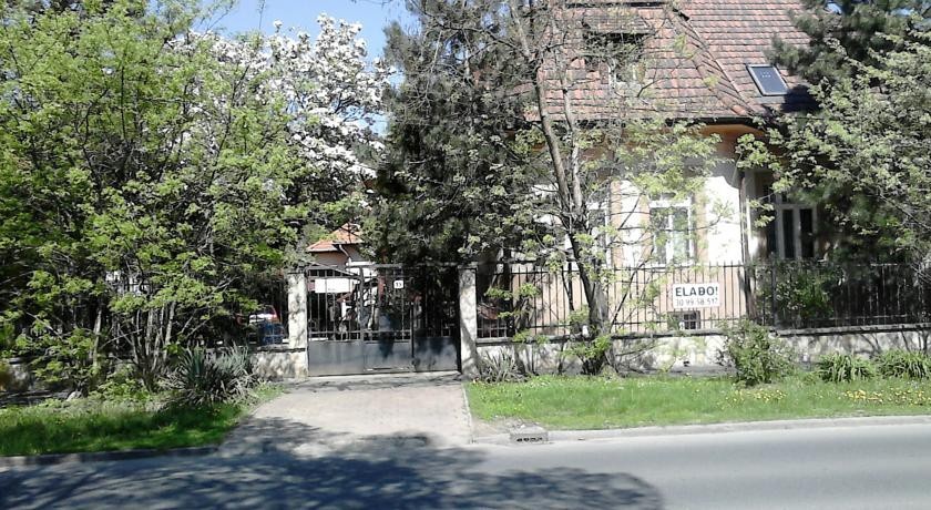 NГ‰PKERTI VENDГ‰GHГЃZ 