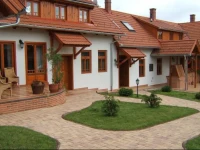 FaluszГ©li VendГ©ghГЎz - Boncz Porta 
