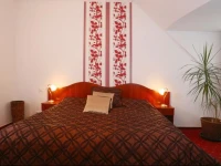 VadГЎsz Г‰tterem Г©s Hotel 