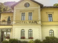 Hotel VГЎr KastГ©lyszГЎllГі 