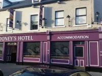 Cooneys Hotel 