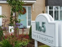 No.5 Bed & Breakfast 