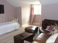 Ethan House Holiday Suites 