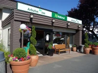 Arbutus Inn 2*