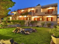 Ventoura Studios & Apartments 