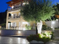 Brentanos Apartments - View of Paradise 