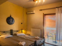Skourgias Rooms
