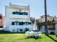 Traditional Sea Side Cottage 