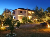Giasemi Apartments 