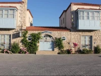 Dort Mevsim Alacati 