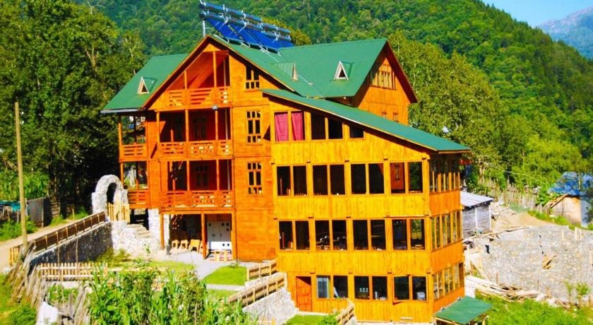 Macahel Green Roof Hotel 