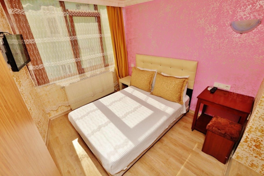 Camelot Apartment 