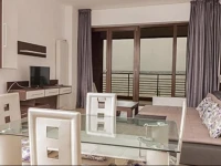 Diplomatic Lake View Apartment 