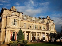 Down Hall Country House Hotel 