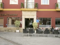 Los Cantaros 
