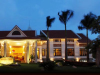 Golden Coast Resort &amp; Spa