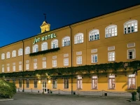 Jet Hotel 