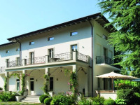 Casa Bianca Apartments