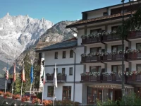 Cresta Et Duc Hotel 