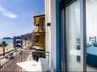 Maniel Beach Hotel 
