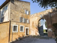 Dukes Castle Country Apartments 