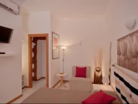 Opera Inn Suites B&B and Apartments 