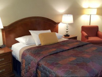 Lakeshore Inn & Suites