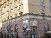 The Avenue Plaza