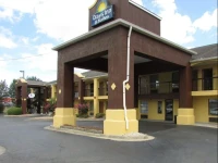 Days Inn and Suites Fort Valley 