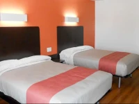 Motel 6 Madisonville 