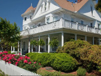 White Doe Inn Bed & Breakfast