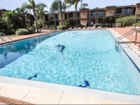 Econo Lodge Inn & Suites Florida Mall 